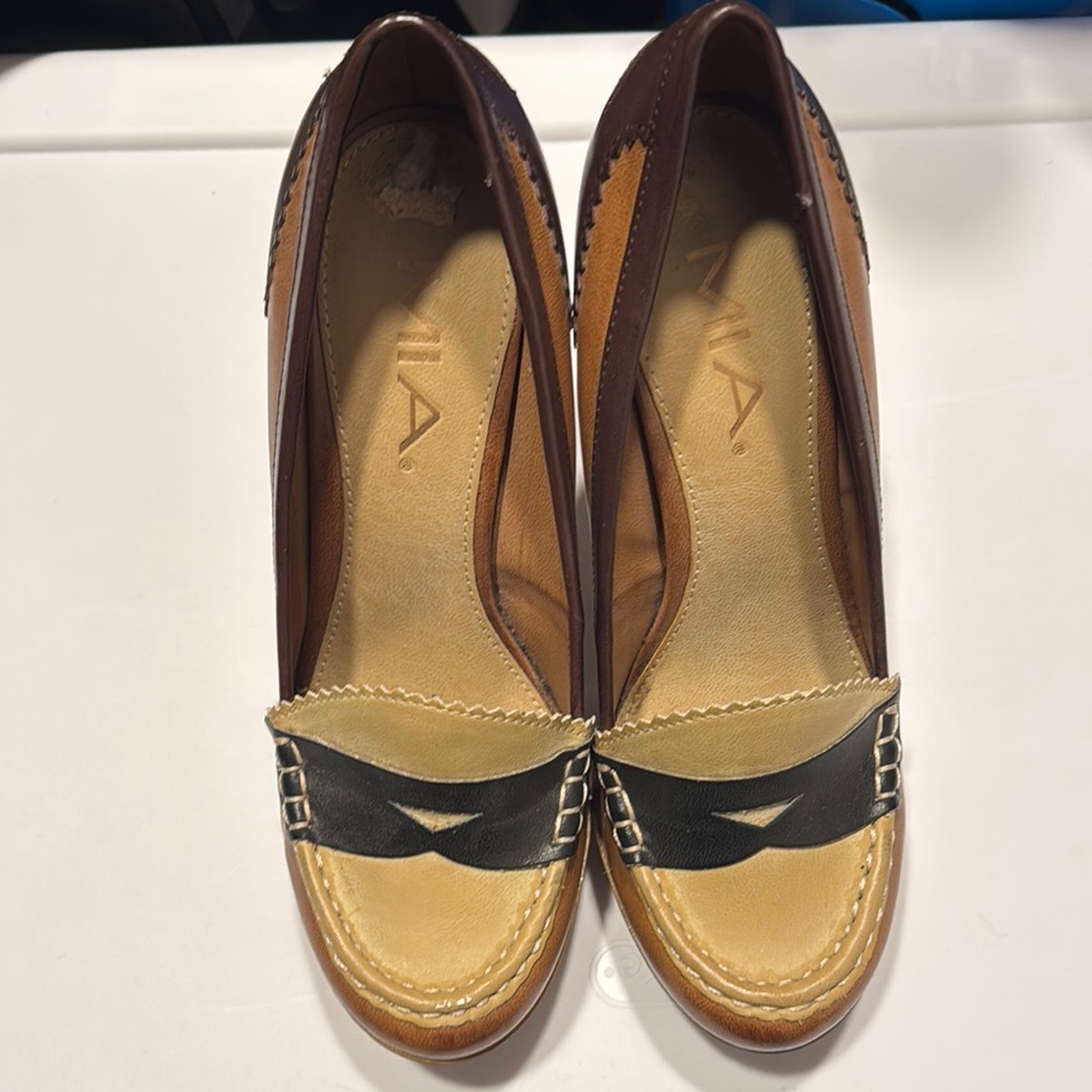 Women's Brown and Black Loafers 5” by Mia size 8. Worn a few times.